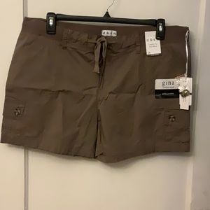 NWT dash Gina plus stretch cargo shorts,